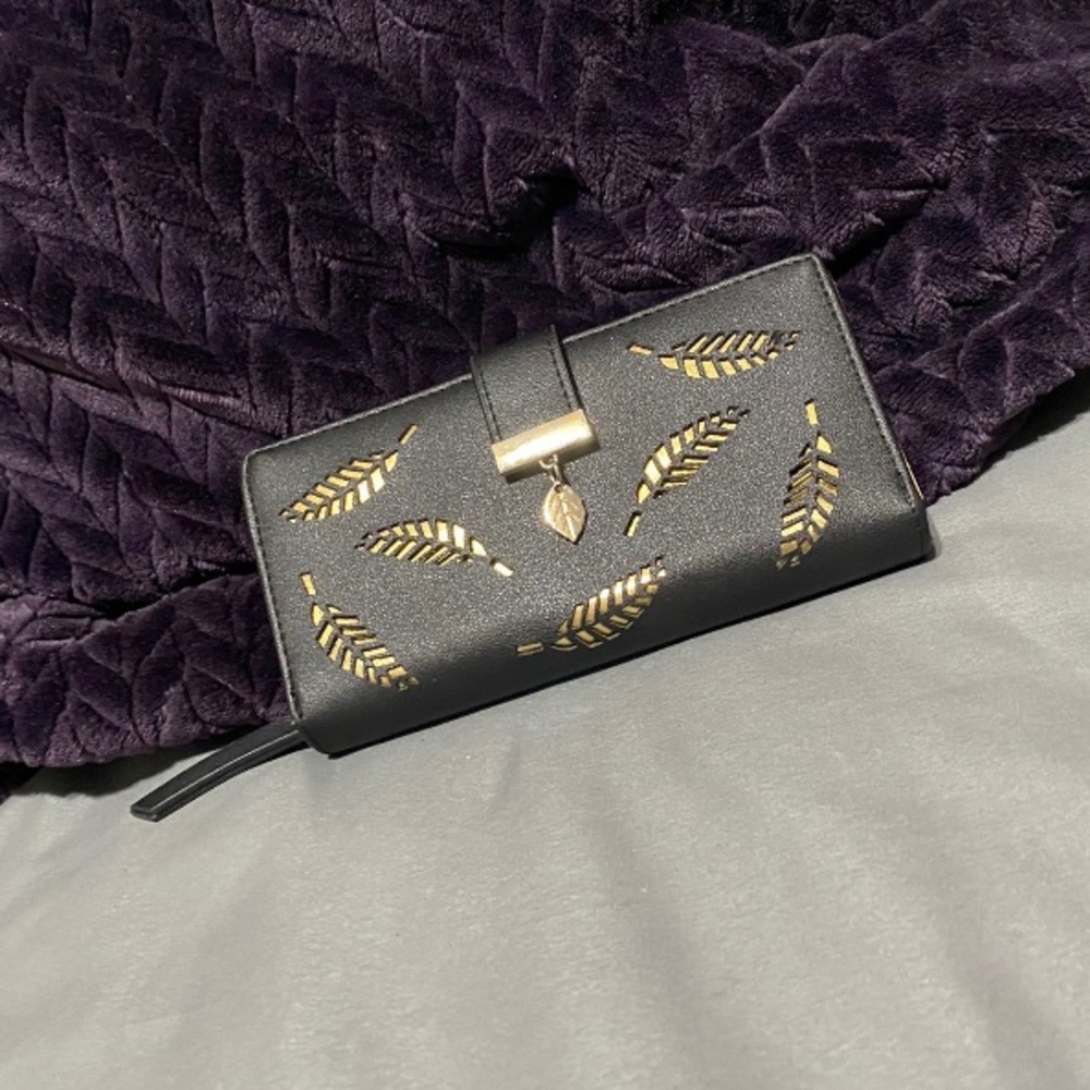 Cut-out feather wallet